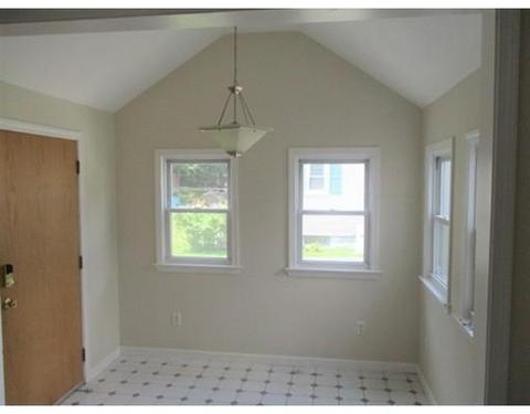 196 Corona St, Springfield, MA 01104 photo 6