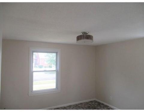 196 Corona St, Springfield, MA 01104 photo 9