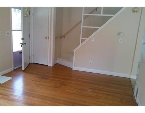 196 Corona St, Springfield, MA 01104 photo 3