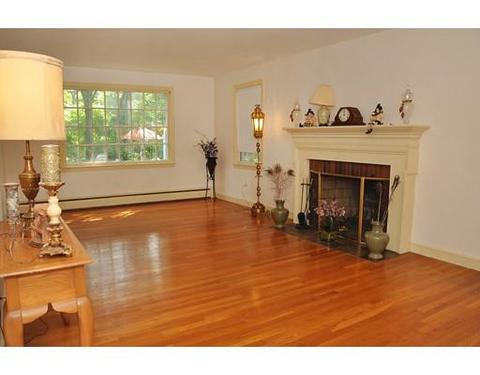 10 Eunice Cir, Wakefield, MA 01880 photo 2