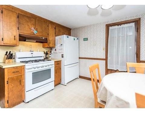 8 Rafferty Rd, Stoneham, MA 02180 photo 2