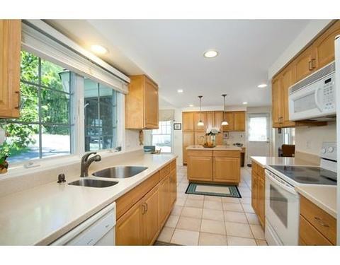 22 Laurelwood Dr, Webster, MA 01570 photo 11