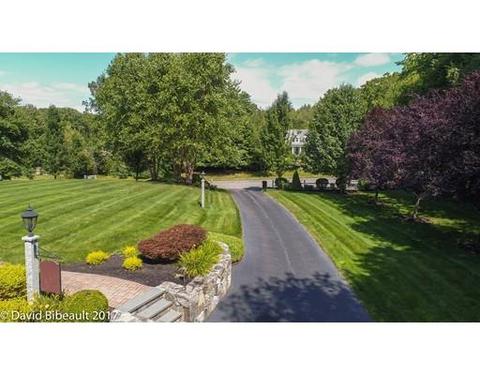 4 Freeman Pl, Mendon, MA 01756 photo 4
