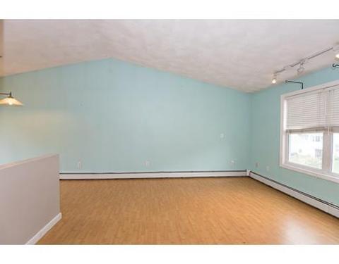 77 4th St, Worcester, MA 01602 photo 4