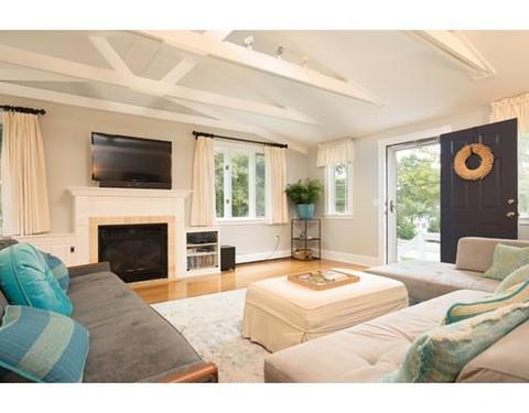 39 Jones St, Hingham, MA 02043 photo 2