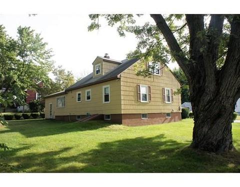 52 Robert St, Dracut, MA 01826 photo 2