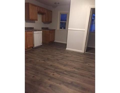 22 Glenham St, Springfield, MA 01104 photo 4