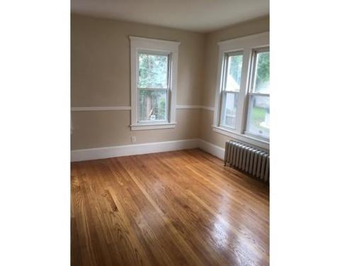 22 Glenham St, Springfield, MA 01104 photo 6