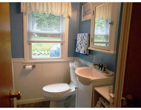 75 Bartels St, Springfield, MA 01128 photo 14
