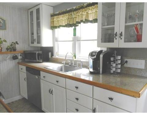 75 Bartels St, Springfield, MA 01128 photo 9