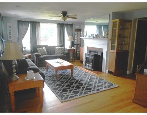 75 Bartels St, Springfield, MA 01128 photo 3