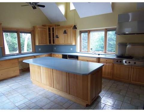 33 Packard Dr, Braintree, MA 02184 photo 2