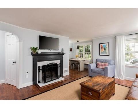 421 East St, Hingham, MA 02043 photo 2