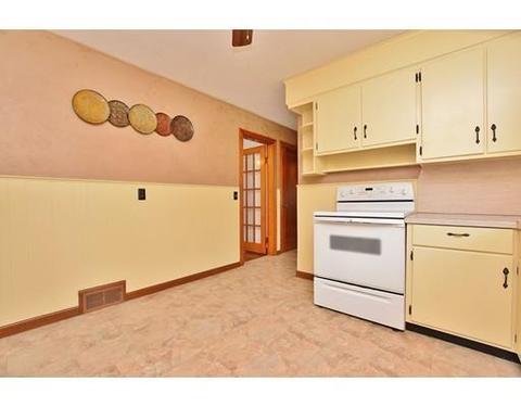 230 Moore St, Chicopee, MA 01013 photo 4
