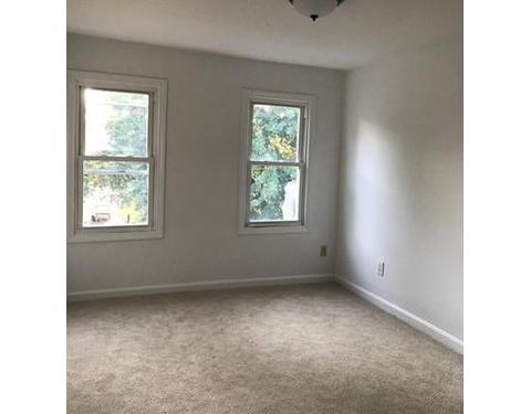 14 Rochelle St, Springfield, MA 01109 photo 6