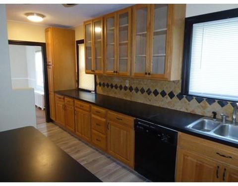 39 Eton St, Springfield, MA 01108 photo 4