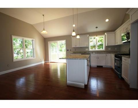 2 Crawford St, Worcester, MA 01604 photo 4