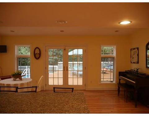 36 Elm St, Georgetown, MA 01833 photo 6