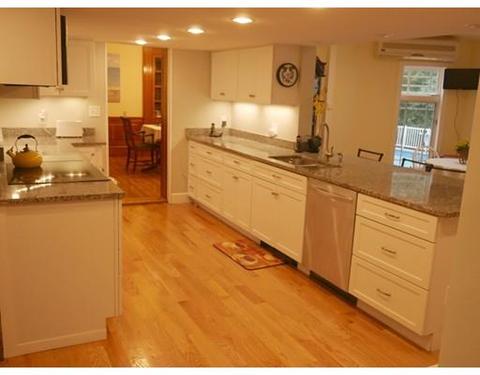 36 Elm St, Georgetown, MA 01833 photo 4