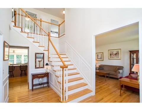 17 Howarth Dr, Upton, MA 01568 photo 2