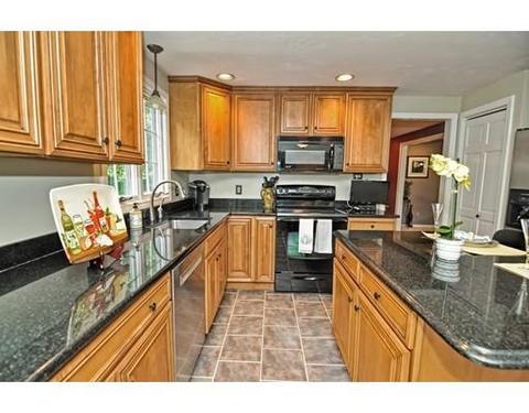 175 Overlook Dr E, Raynham, MA 02767 photo 10