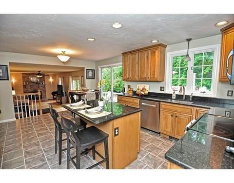 175 Overlook Dr E, Raynham, MA 02767 photo 11