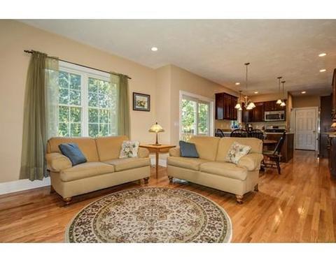 516 Roosevelt Dr, Northbridge, MA 01534 photo 9
