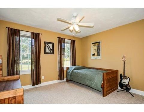 516 Roosevelt Dr, Northbridge, MA 01534 photo 18