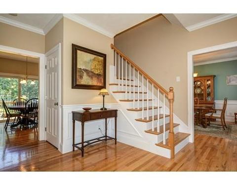 516 Roosevelt Dr, Northbridge, MA 01534 photo 3