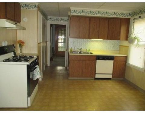 128 Phoenix Ter, Springfield, MA 01104 photo 2