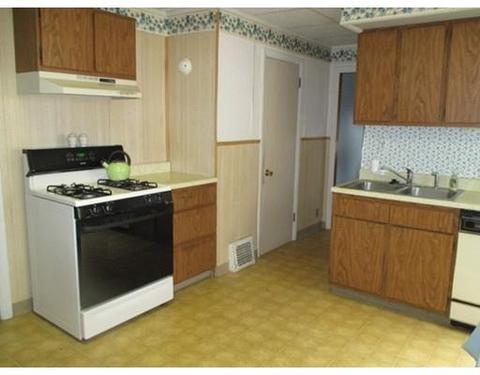 128 Phoenix Ter, Springfield, MA 01104 photo 3