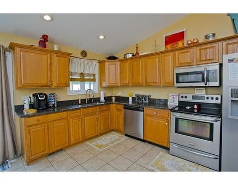 143 Barre St, Springfield, MA 01119 photo 3