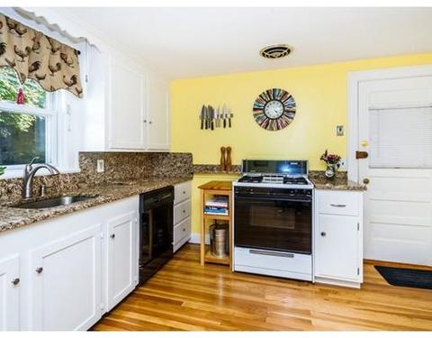 36 Forest St, Wakefield, MA 01880 photo 3