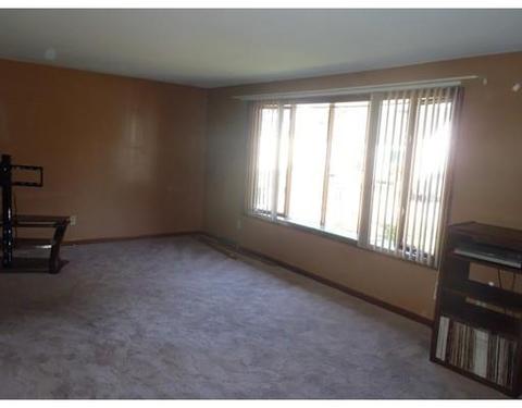 25 Ohio Ave, Chicopee, MA 01013 photo 4