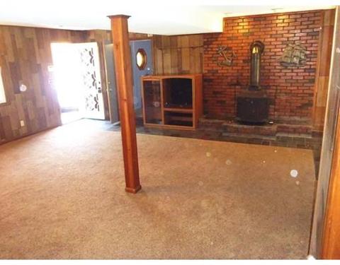25 Ohio Ave, Chicopee, MA 01013 photo 3