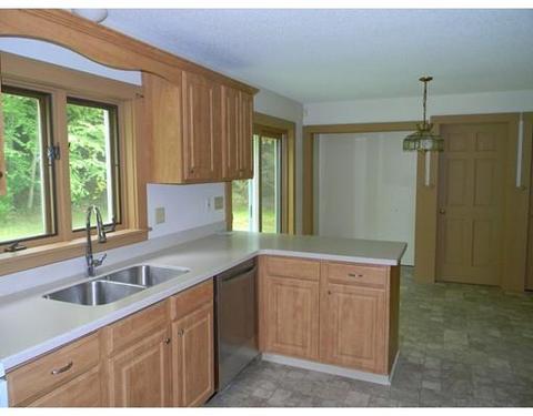 218 Drury Ln, Northampton, MA 01060 photo 4