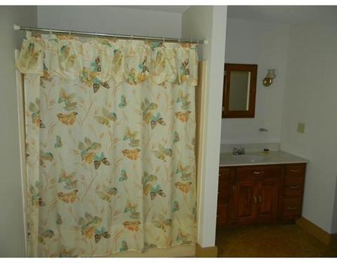 218 Drury Ln, Northampton, MA 01060 photo 9