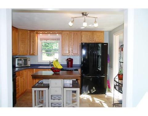 39 Lumae St, Springfield, MA 01119 photo 6