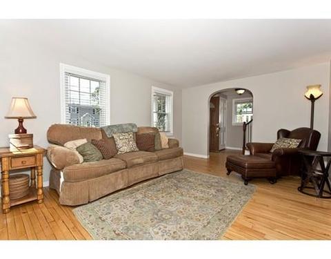 11 Windsor Rd, Stoneham, MA 02180 photo 3