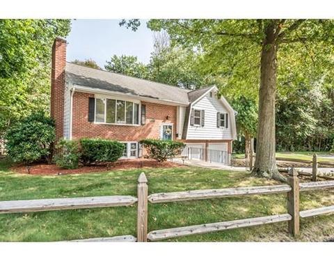 18 Arrow Cir, Reading, MA 01867 photo 2