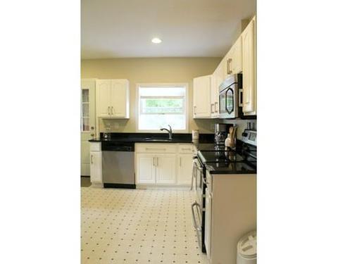 4 Genoa St, Worcester, MA 01603 photo 5