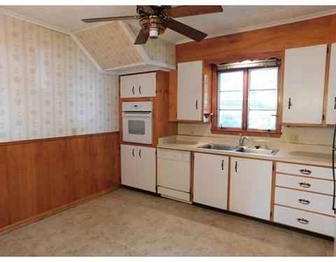 24 Pine St, West Springfield, MA 01089 photo 5