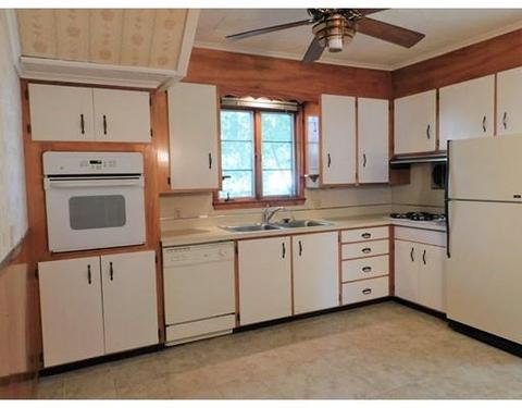24 Pine St, West Springfield, MA 01089 photo 4