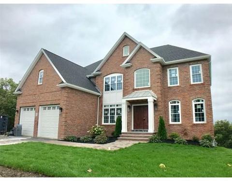 2 Hitching Hl, Saugus, MA 01906 photo 1