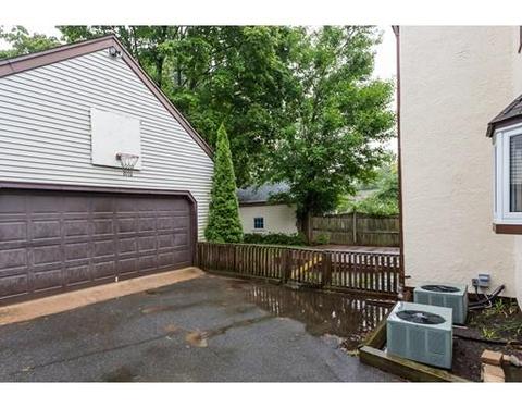 109 Wayne St, Springfield, MA 01118 photo 3