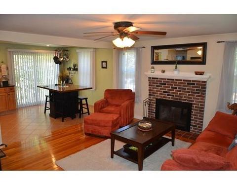 58 Bailey St, Worcester, MA 01602 photo 3