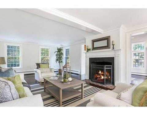 4 Eagle Ln, Beverly, MA 01915 photo 2