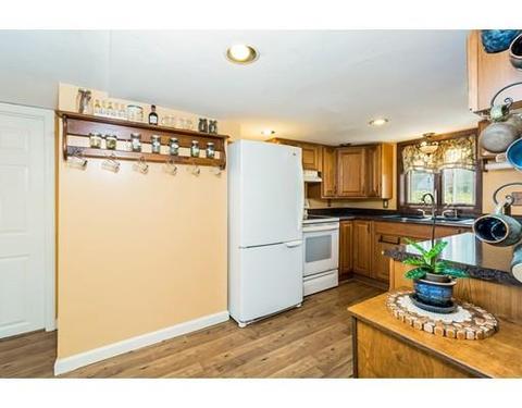 6 Brooks St, Upton, MA 01568 photo 5