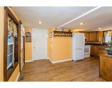 6 Brooks St, Upton, MA 01568 photo 4