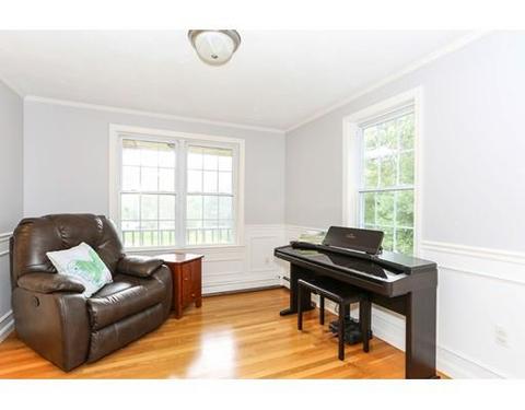 19 Maple St, Mashpee, MA 02649 photo 3